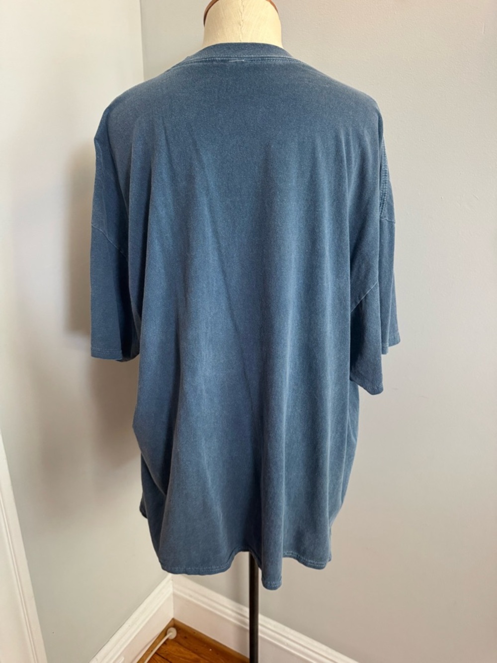 Vintage-Style Sublime Blue Short Sleeve Tee with Sun Graphic - Picture 2 of 3